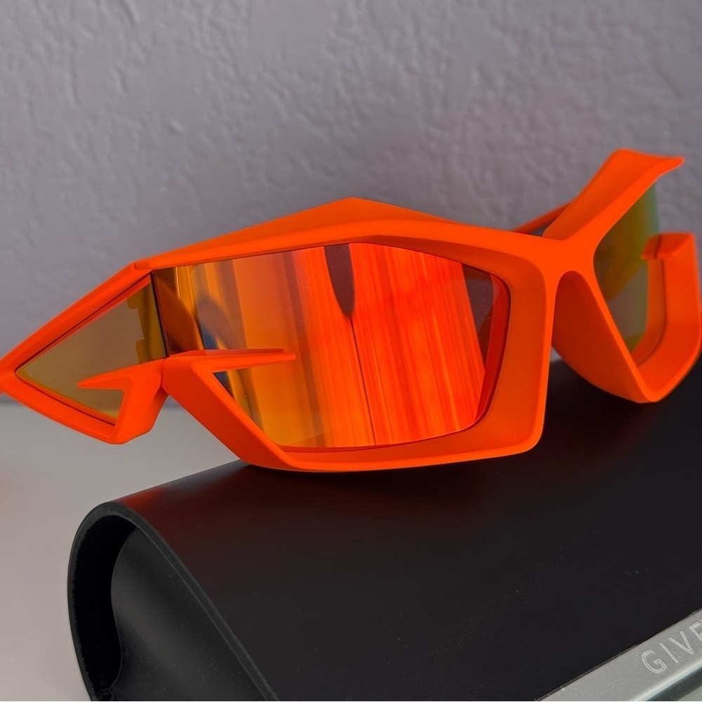 New! Givenchy Orange Sunglasses GV40049U 43C, Authentic - Picture 4 of 10